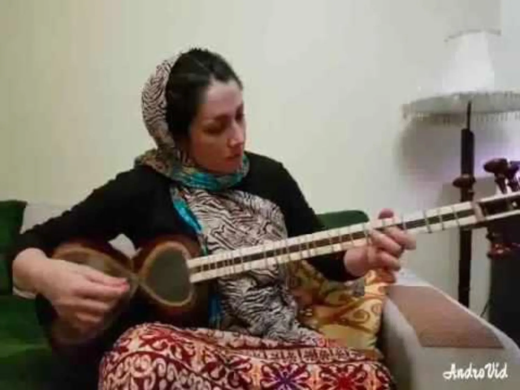 فیلم اجراهای عطیه رمضانی هنرجوی تار نیما فریدونی