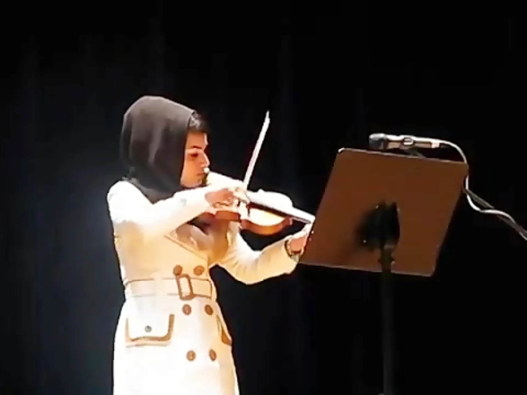 کنسرت شماره ۲۱ آموزشگاه موسیقی فریدونی ۲۷ آبان ۱۳۹۰ فرهنگسرای نیاوران کنسرت شماره ۲۱ آموزشگاه موسیقی فریدونی ۲۷ آبان ۱۳۹۰ فرهنگسرای نیاوران