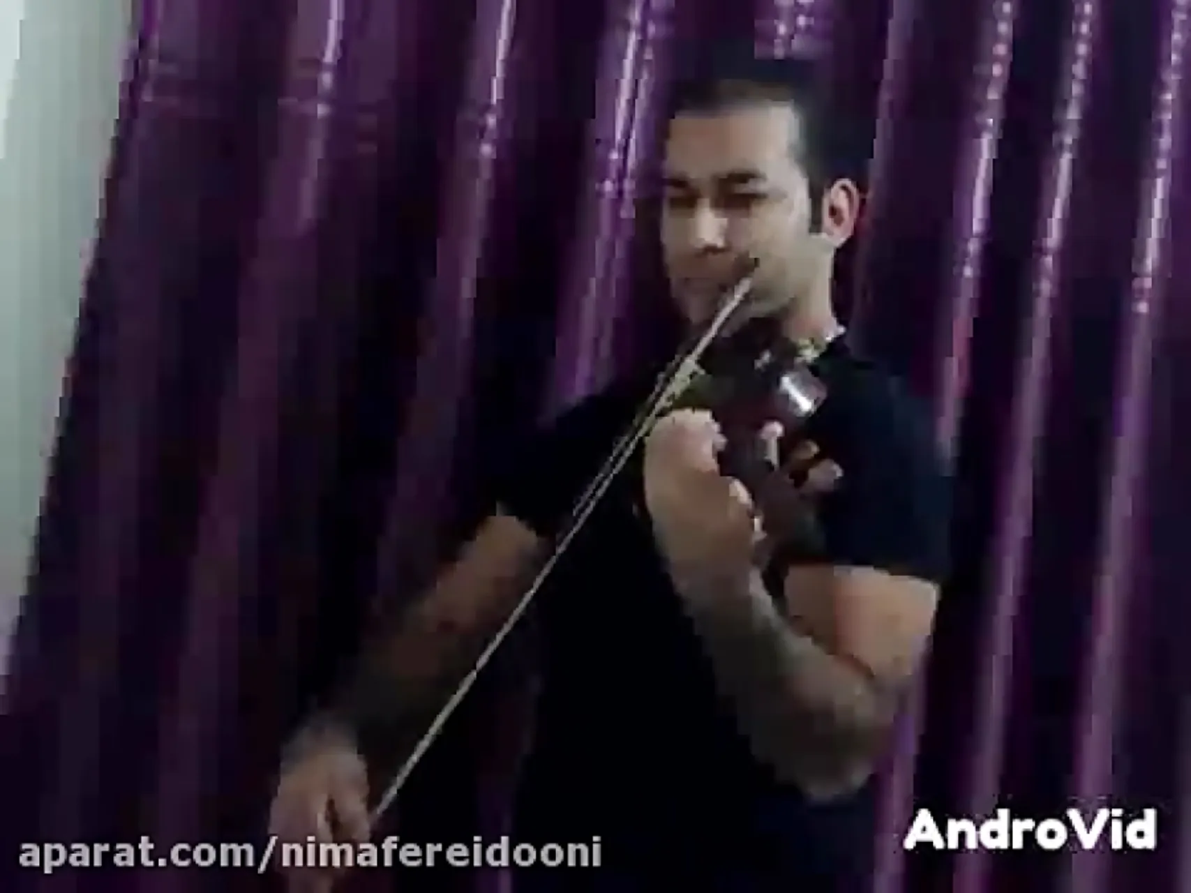 احمد یزدانفر نوازنده‌ی ویولن استودیو آوای همنواز