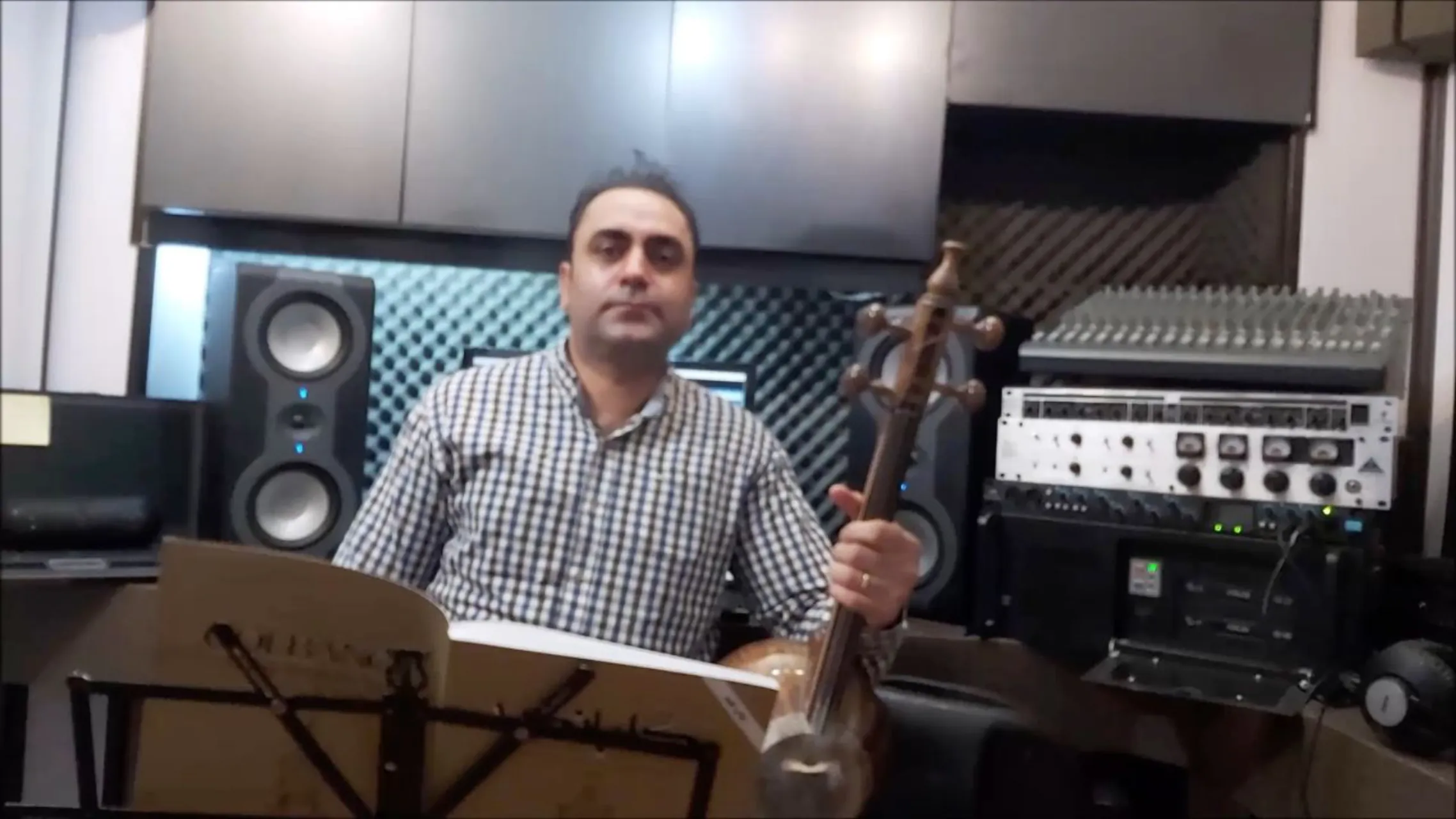 گل‌واژه ایمان ملکی کمانچه