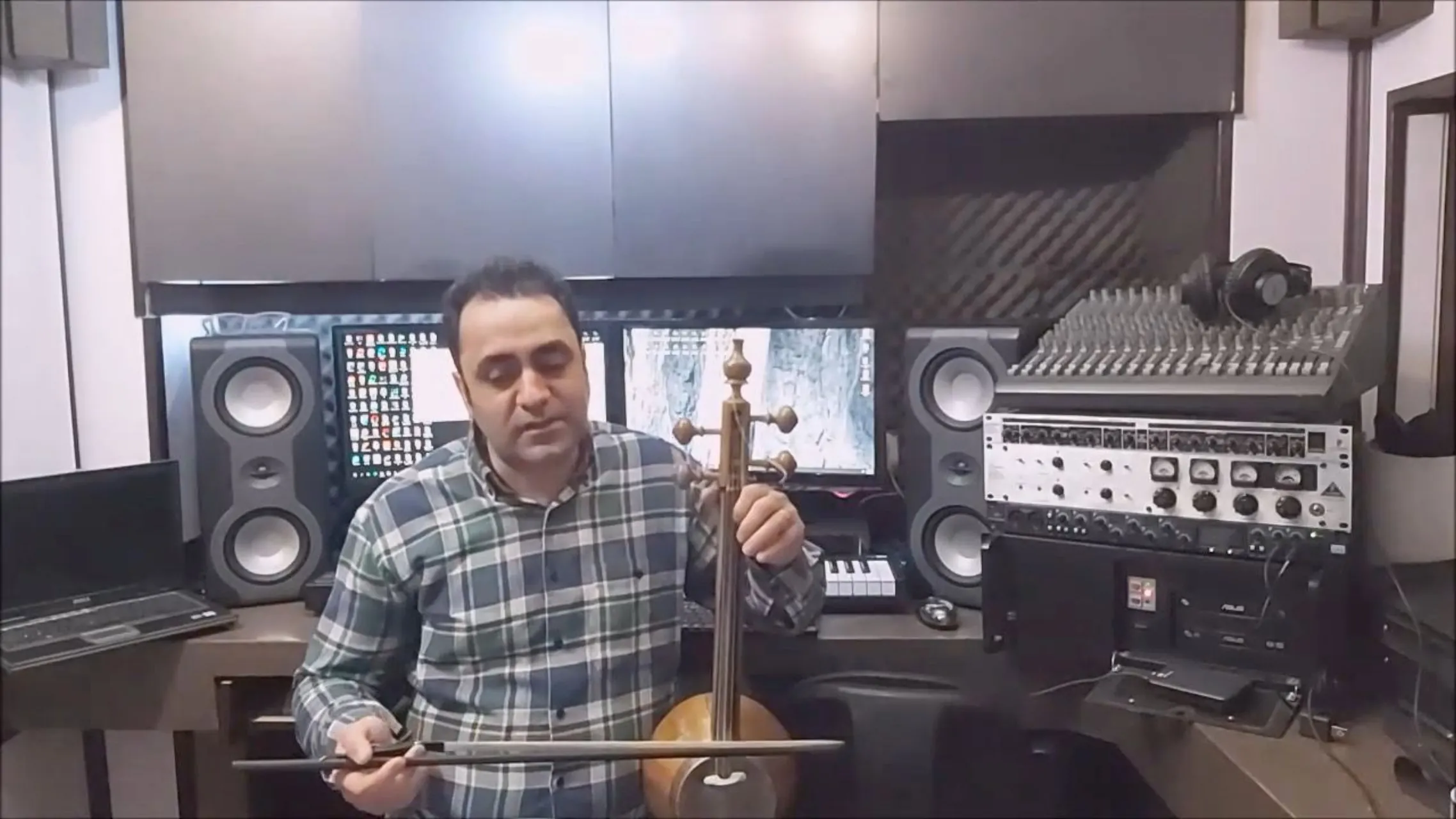 ۵۵ کتاب اول شیوه کمانچه‌نوازی اردشیر کامکار ایمان ملکی