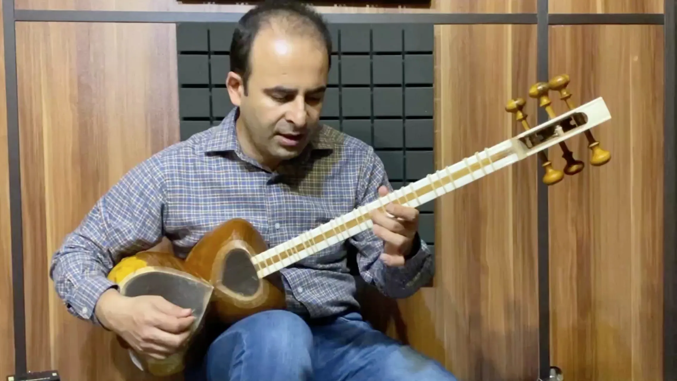 بداهه‌نوازی چهارگوشه درآمد شکسته دلکش عراق با چهارمضراب ماهور نیما فریدونی تار