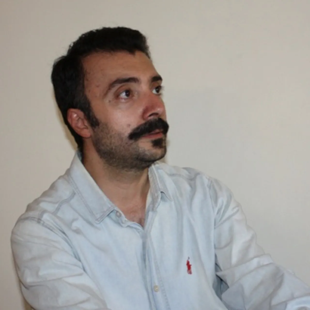 ميرهادی مصنف مدرس آواز ایرانی و ردیف ميرهادی مصنف مدرس آواز ایرانی و ردیف