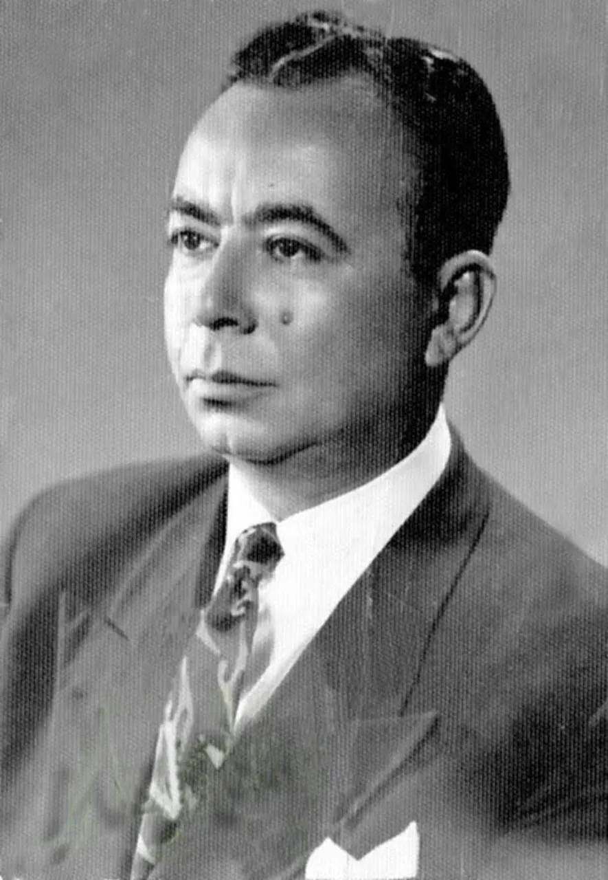 یک بوسه و این همه ماجرا، باز هم مرا ببوس ✍️ علیرضا امینی یک بوسه و این همه ماجرا، باز هم مرا ببوس ✍️ علیرضا امینی