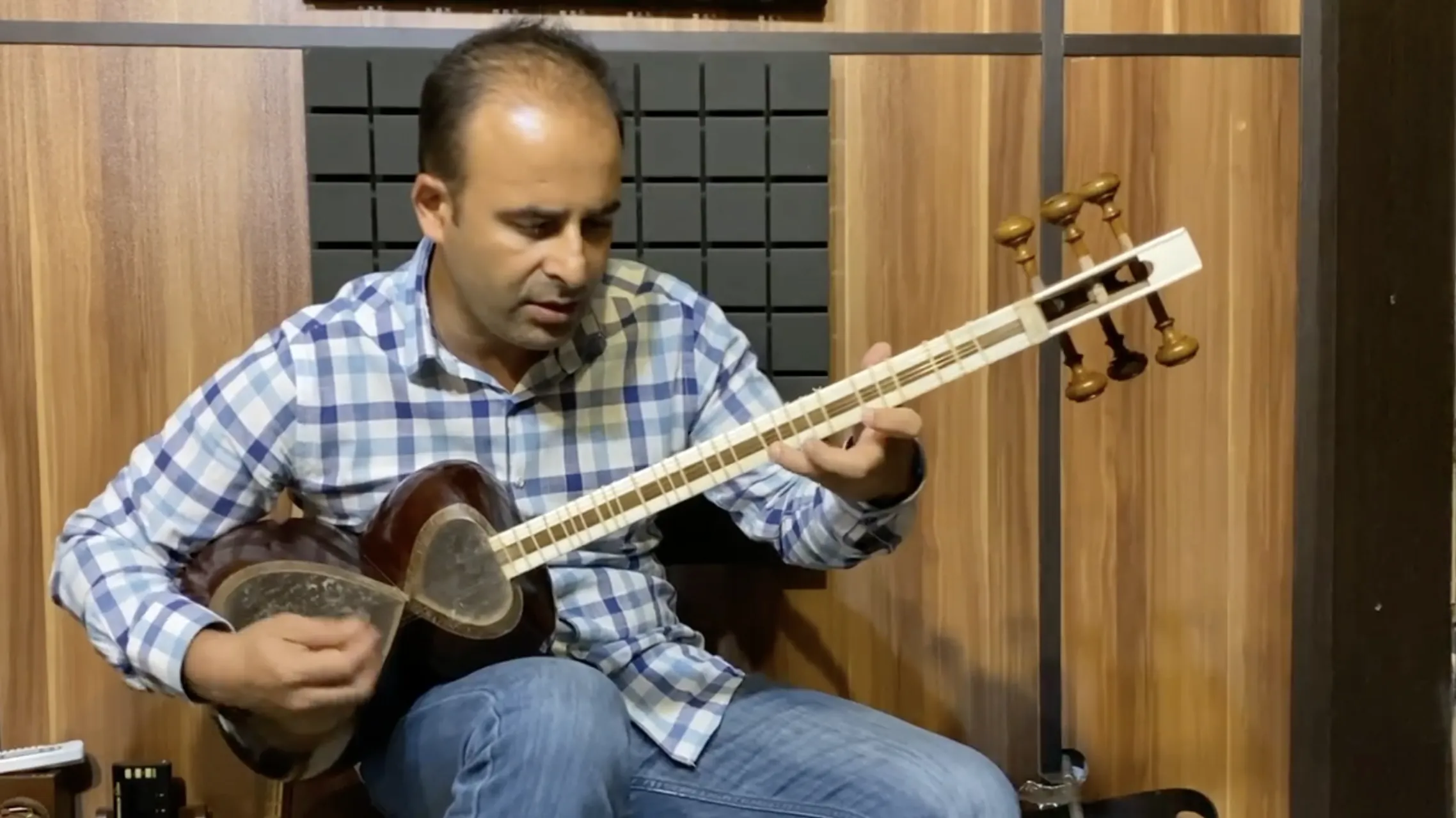 ۳۵ چهارپاره ماهور کتاب تار و ترانه