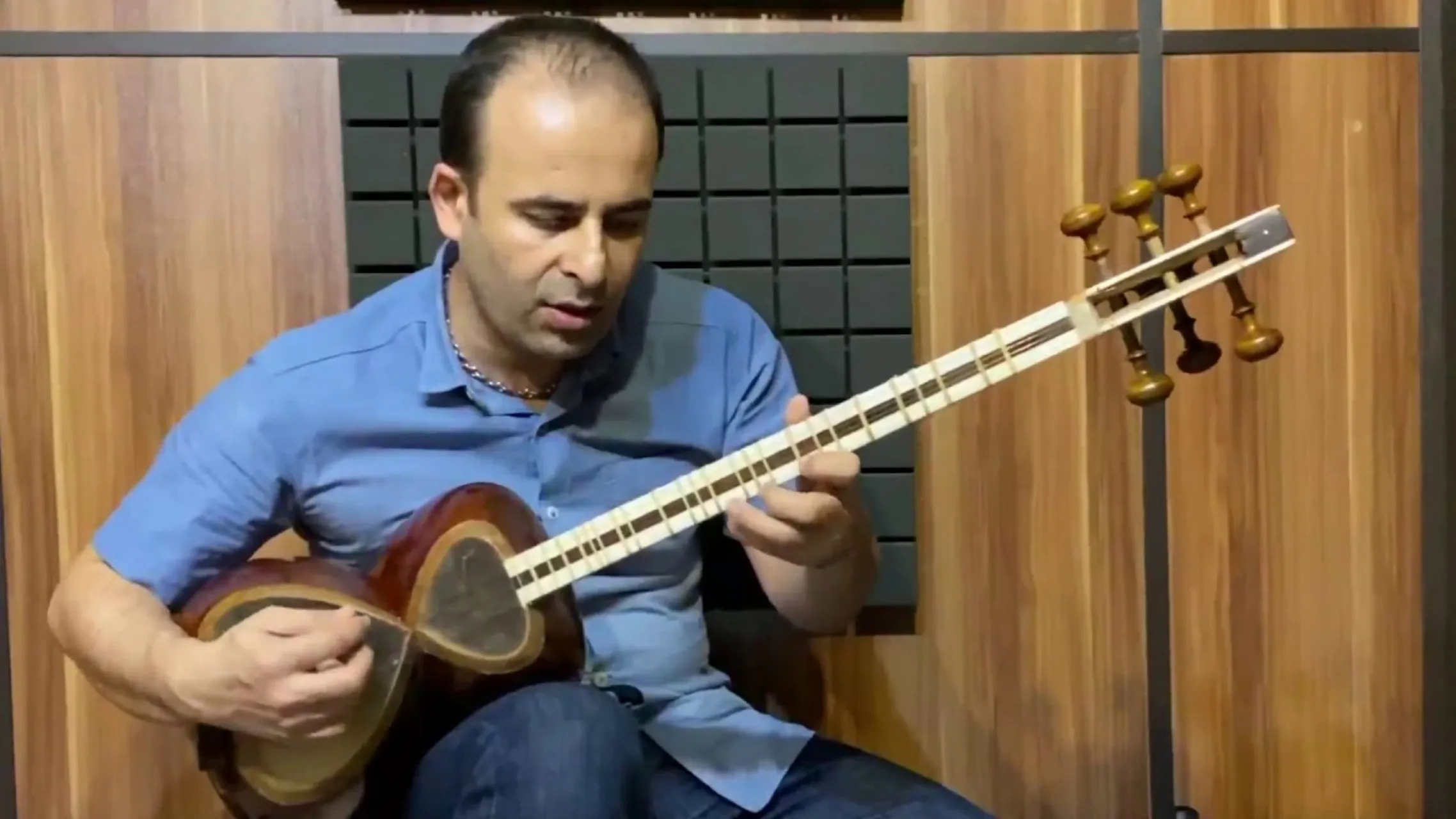 نمی‌دانم چه در عارف قزوینی شجریان