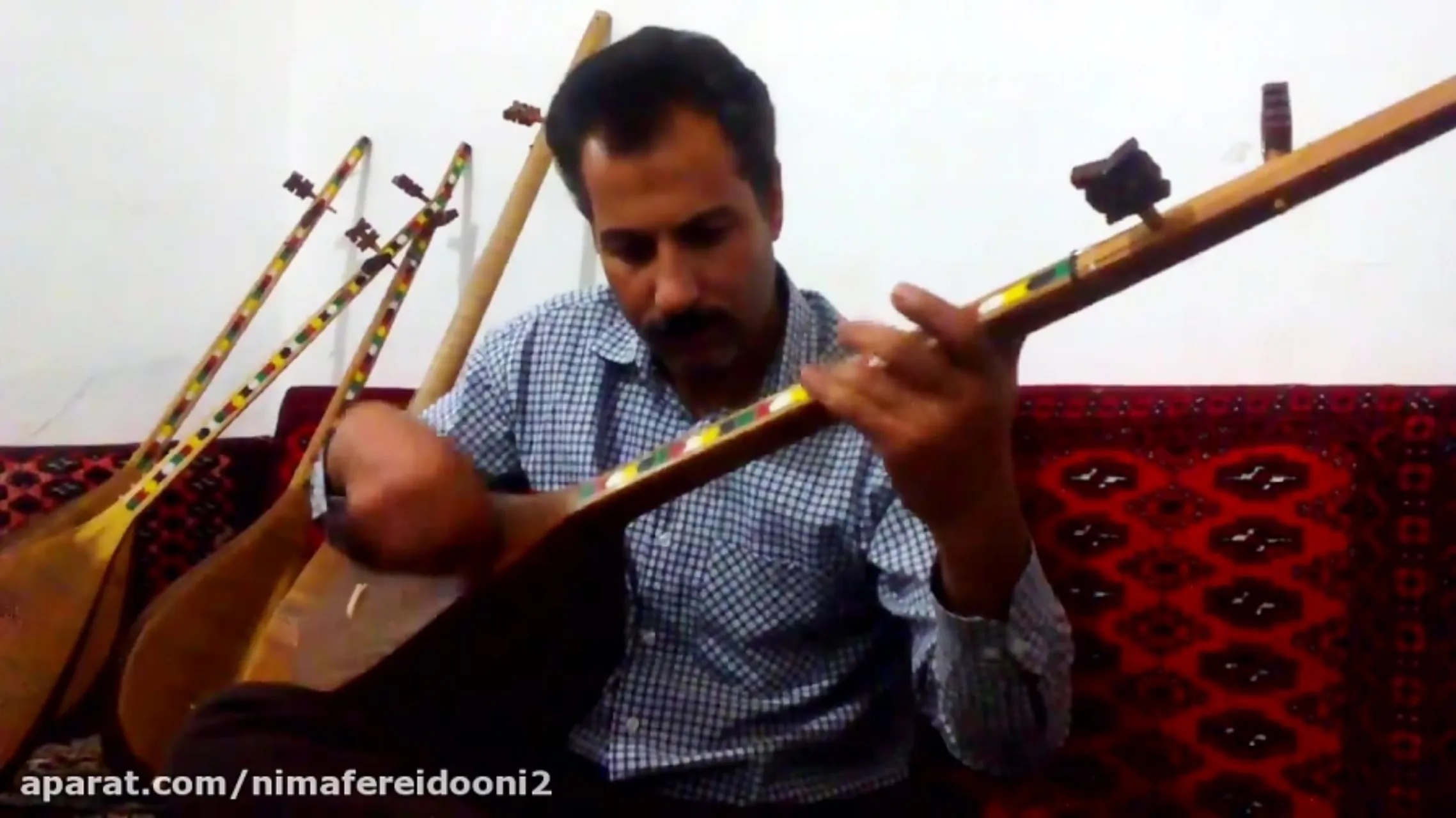 علی بیتانه نوازنده و سازنده‌ی دوتار در خراسان